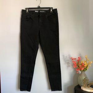 Women’s black Mossimo skinny jeans - size 8 Short